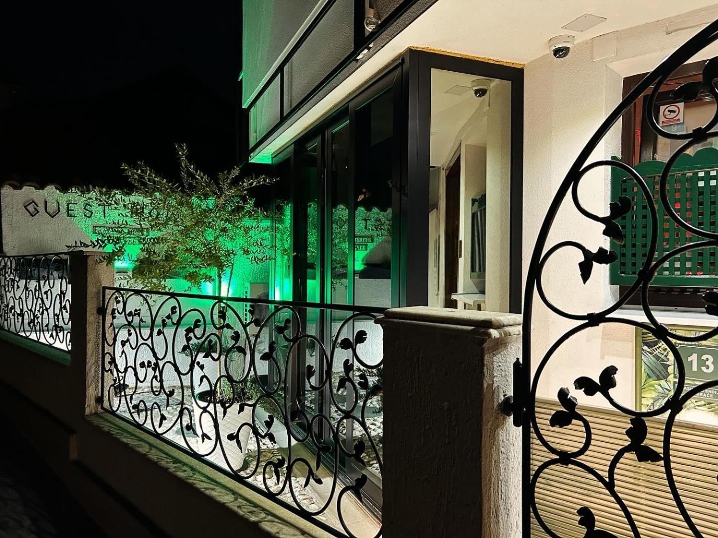 Halvat Guesthouse Saraievo Exterior foto