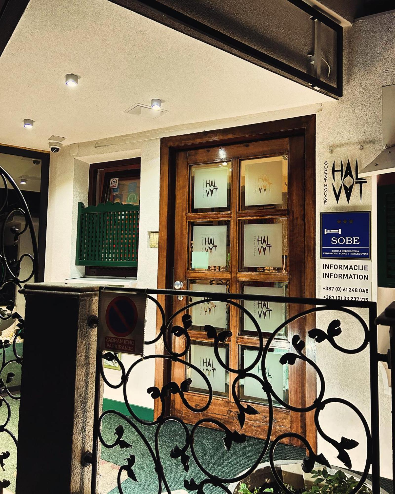 Halvat Guesthouse Saraievo Exterior foto