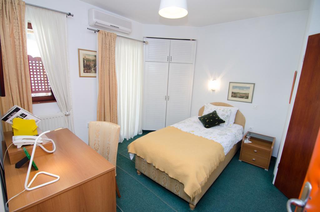 Halvat Guesthouse Saraievo Exterior foto