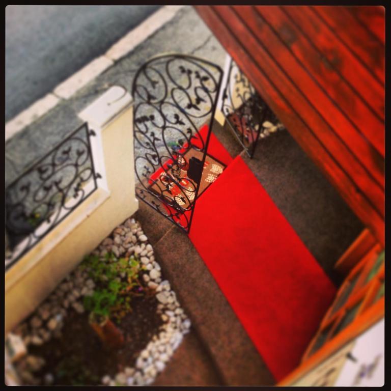 Halvat Guesthouse Saraievo Exterior foto